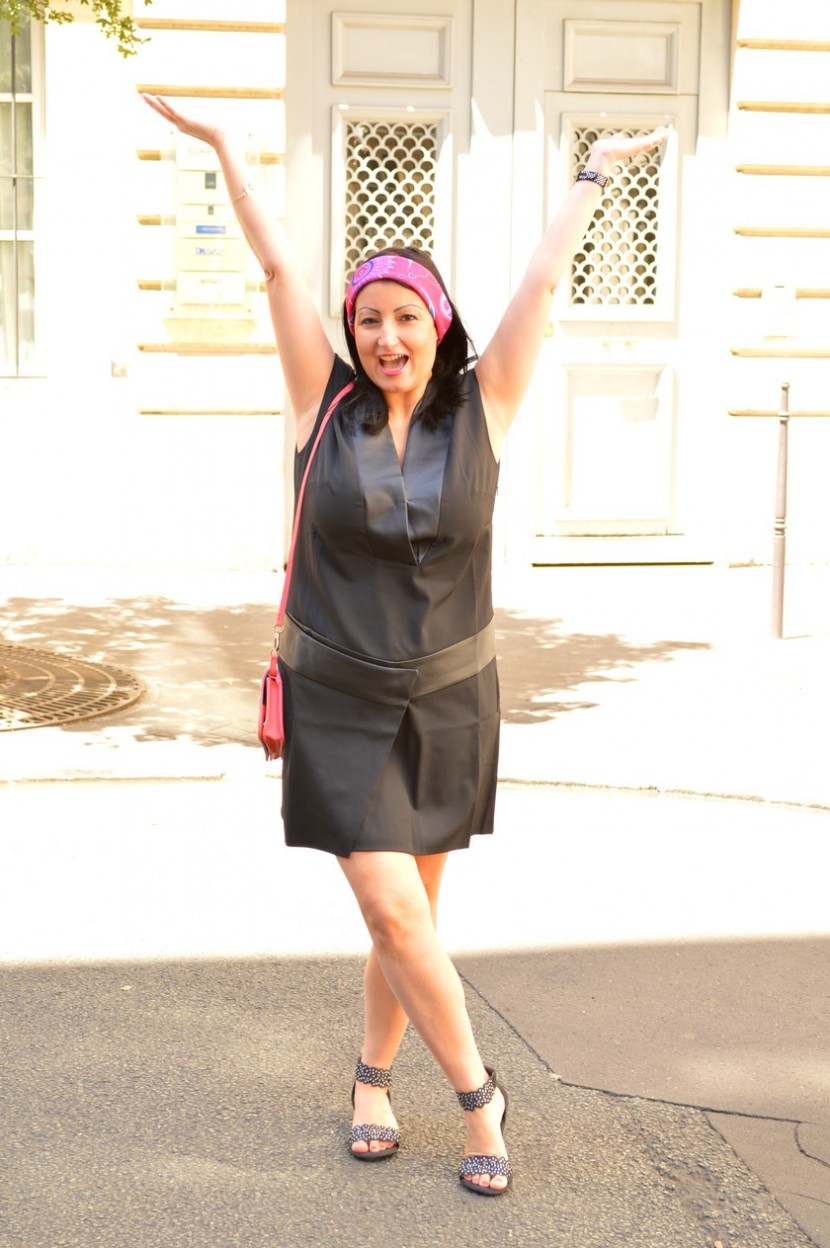 Blog mode melolimparfaite robe les couleurs du noir sandales sac rose noires à strass