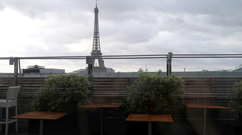 Blog lifestyle Melolimparfaite restaurant la maison blanche repas de saint valentin vue sur la tour eiffel